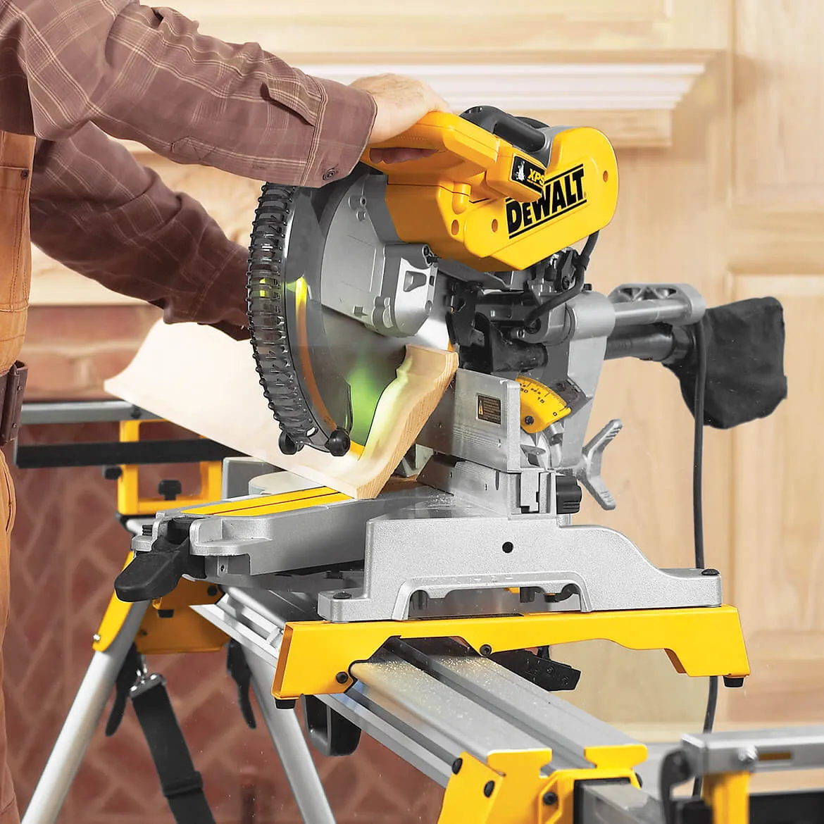 DeWALT DWS780 12" Double Bevel Sliding Compound Miter Saw